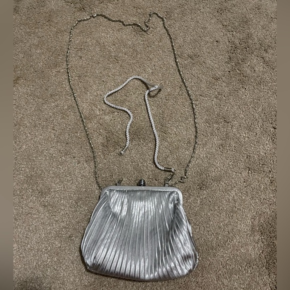 Jacqueline Ferrar Silver Pleated Clasp Formal Clutch with 2 Straps: Chain & Soft - Picture 3 of 3